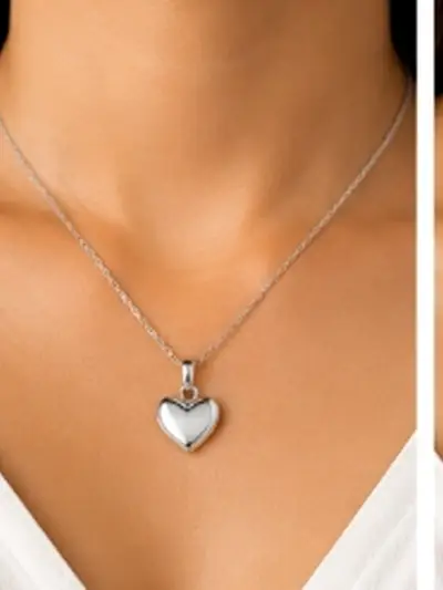 Coeur Pendant Worn